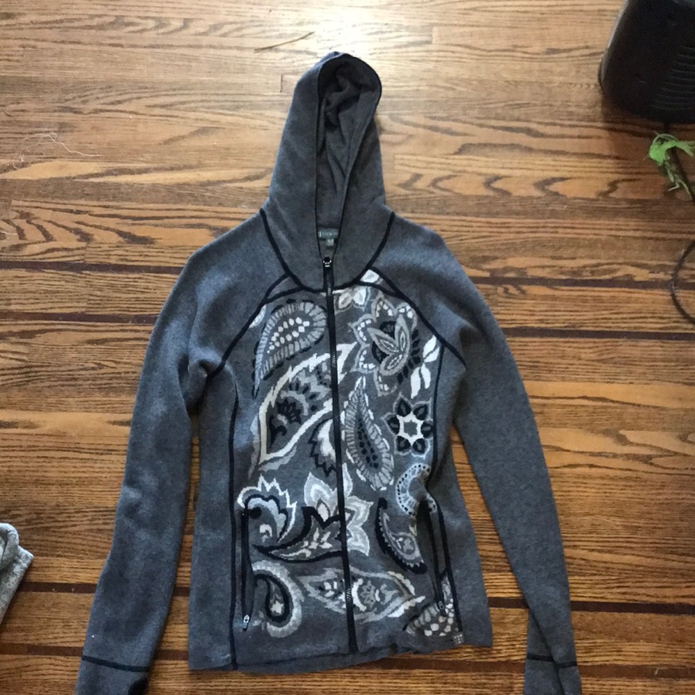 Gray paisley & flower title nine light hoodie. Med